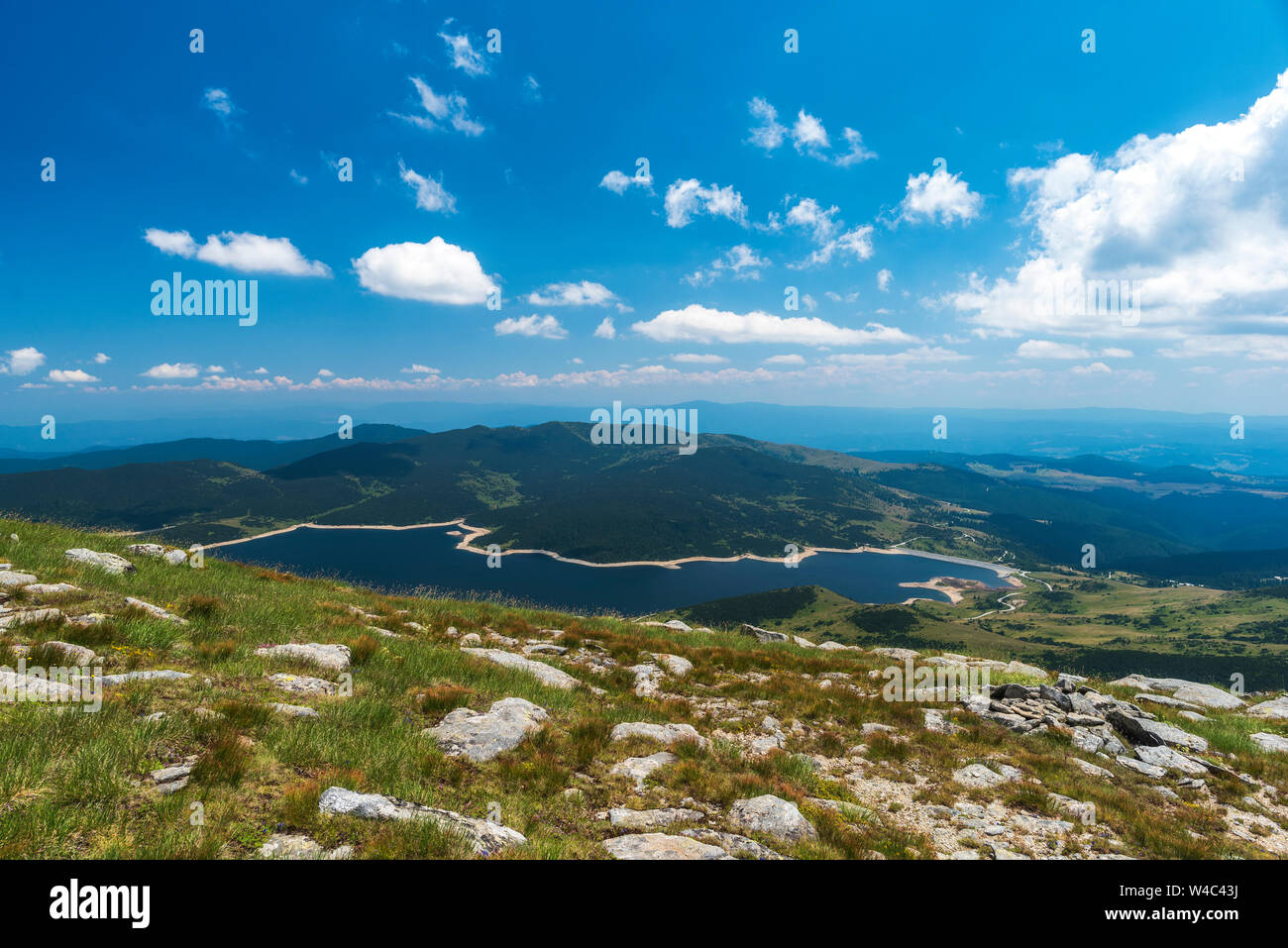 Bella estate montagna panorama da montagna Rila, Bulgaria Foto Stock