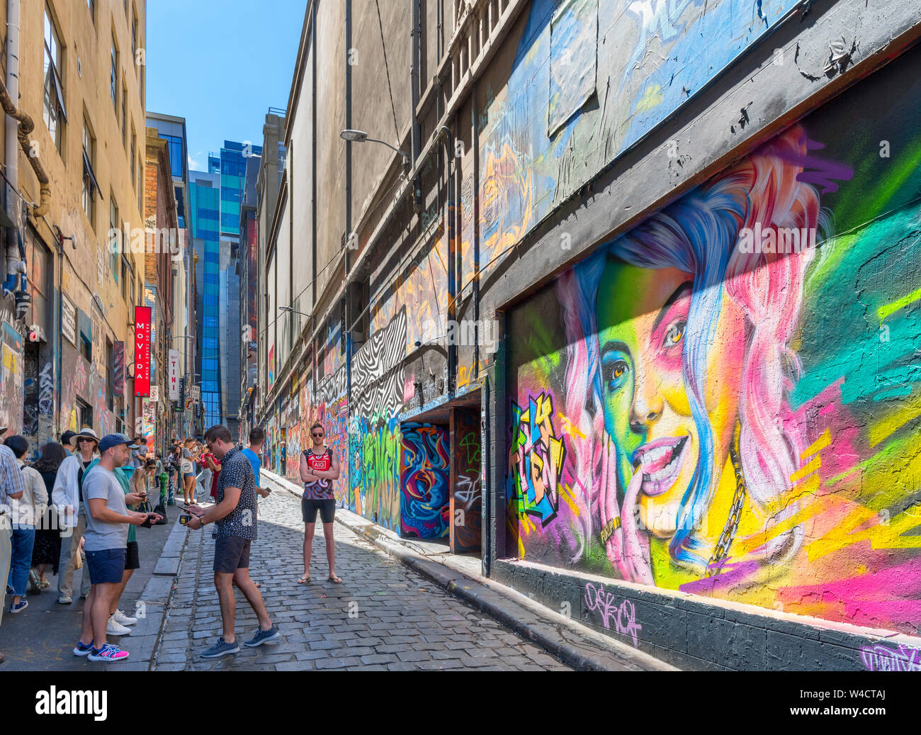 Arte di strada su Hosier Lane nel quartiere centrale degli affari di Melbourne, Victoria, Australia Foto Stock