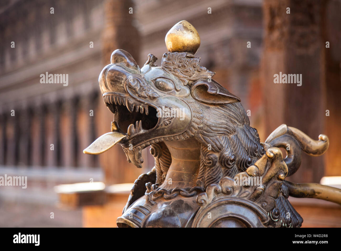 Leone di Bronzo in Bhaktapur, Kathmandu, Nepal Foto Stock