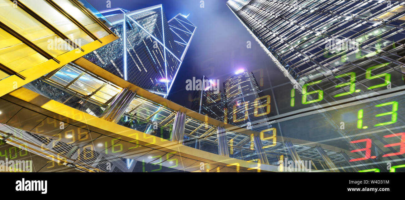 Il mercato azionario di Exchange su un grattacielo in background Foto Stock