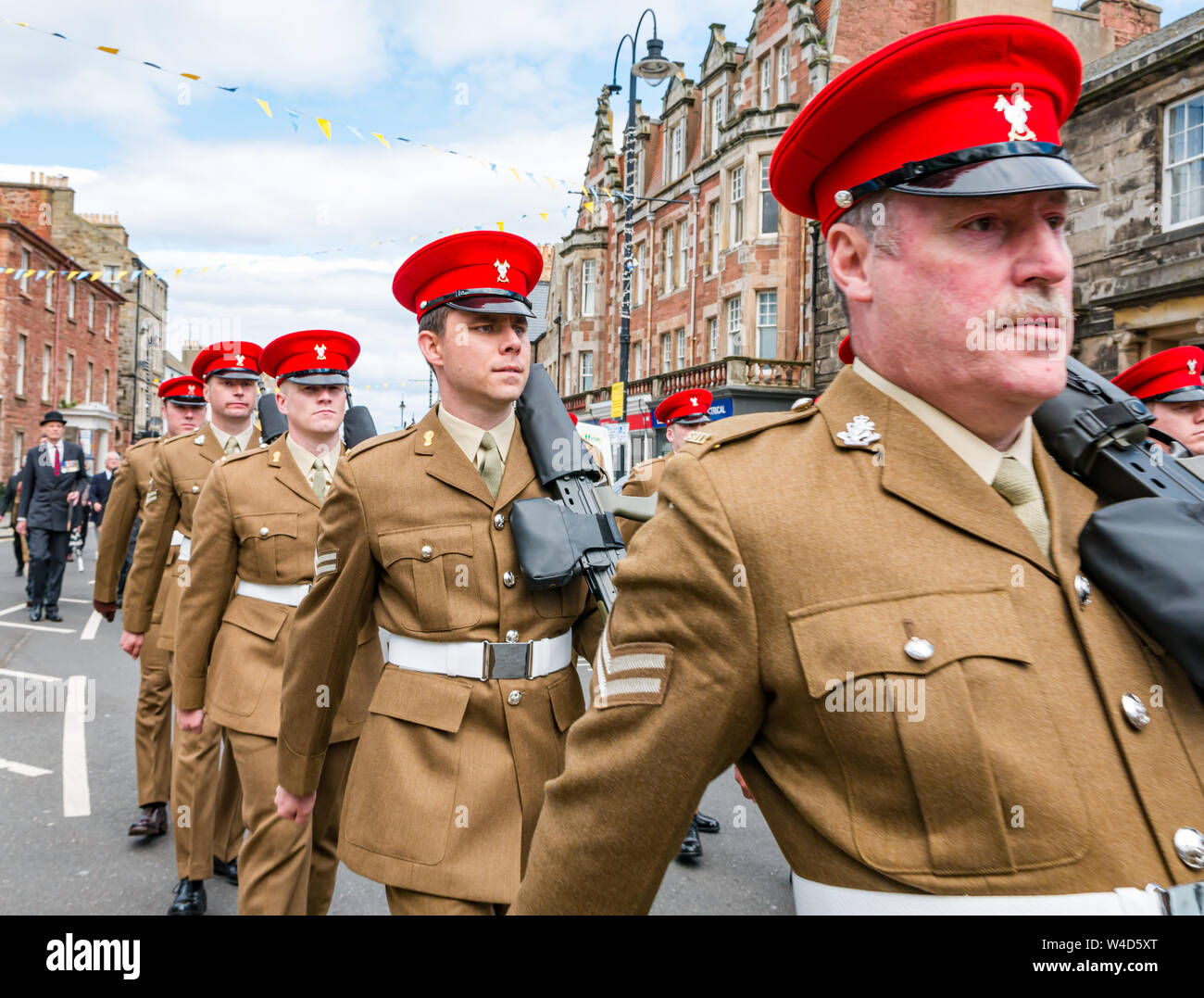Lothians e Border Regiment Yeomanry parade dopo aver ricevuto la libertà di East Lothian, Dunbar, Scotland, Regno Unito Foto Stock