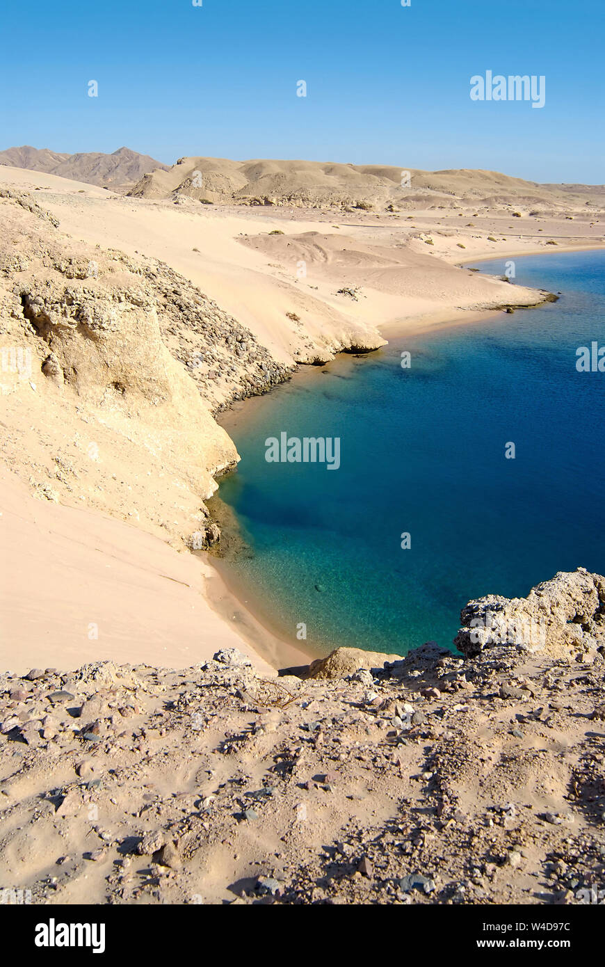 Baia Mare in un deserto. Ras Mohammad Area Protetta, Egitto Foto Stock
