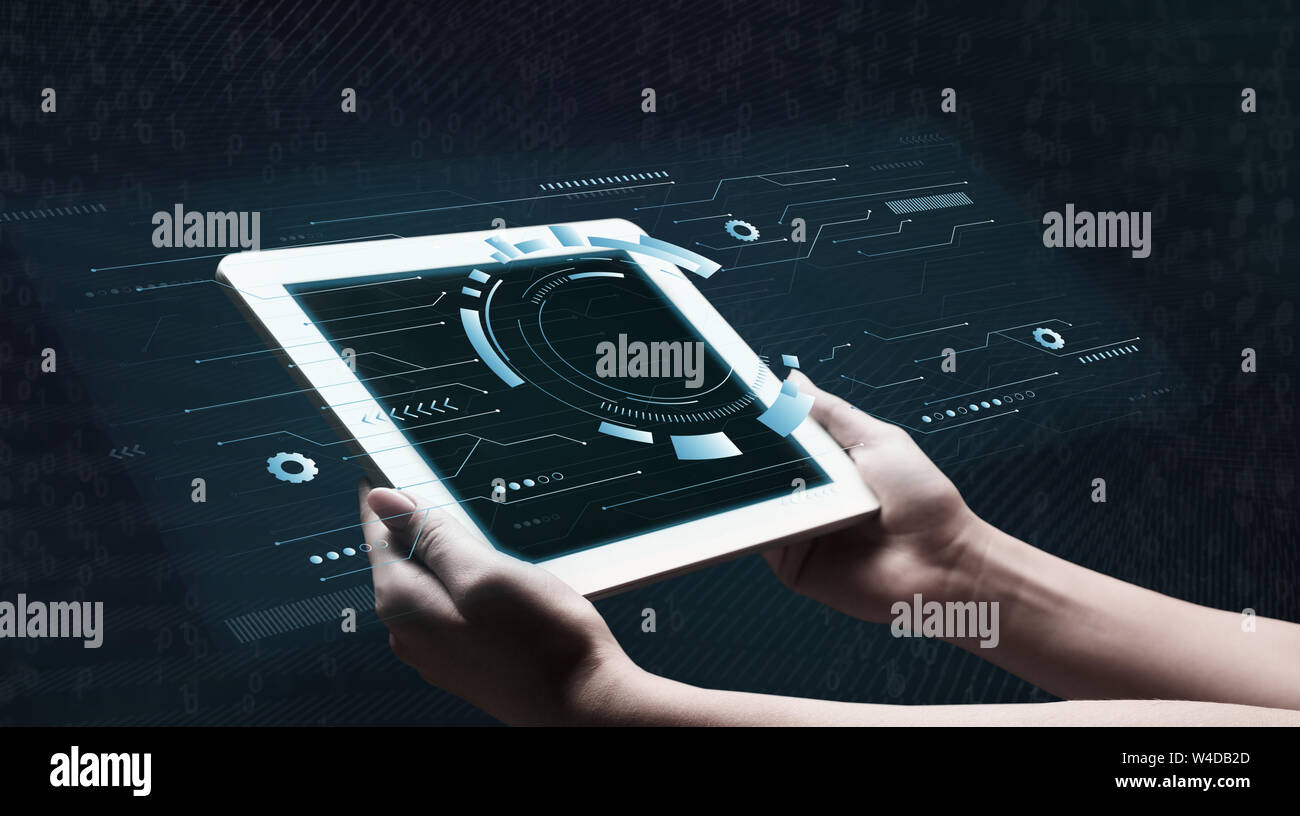 Uomo con Tablet con display virtuale, Panorama Foto Stock