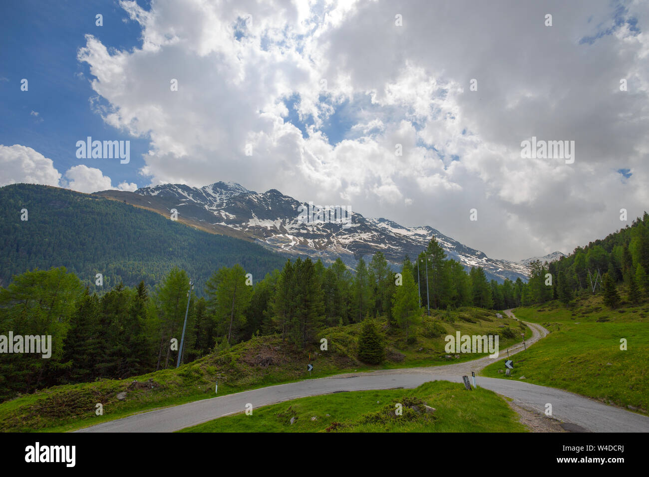 Vista dal Passo Gavia, un valico alpino del sud delle Alpi Retiche, segna il confine amministrativo tra le province di Sondrio e Brescia Foto Stock