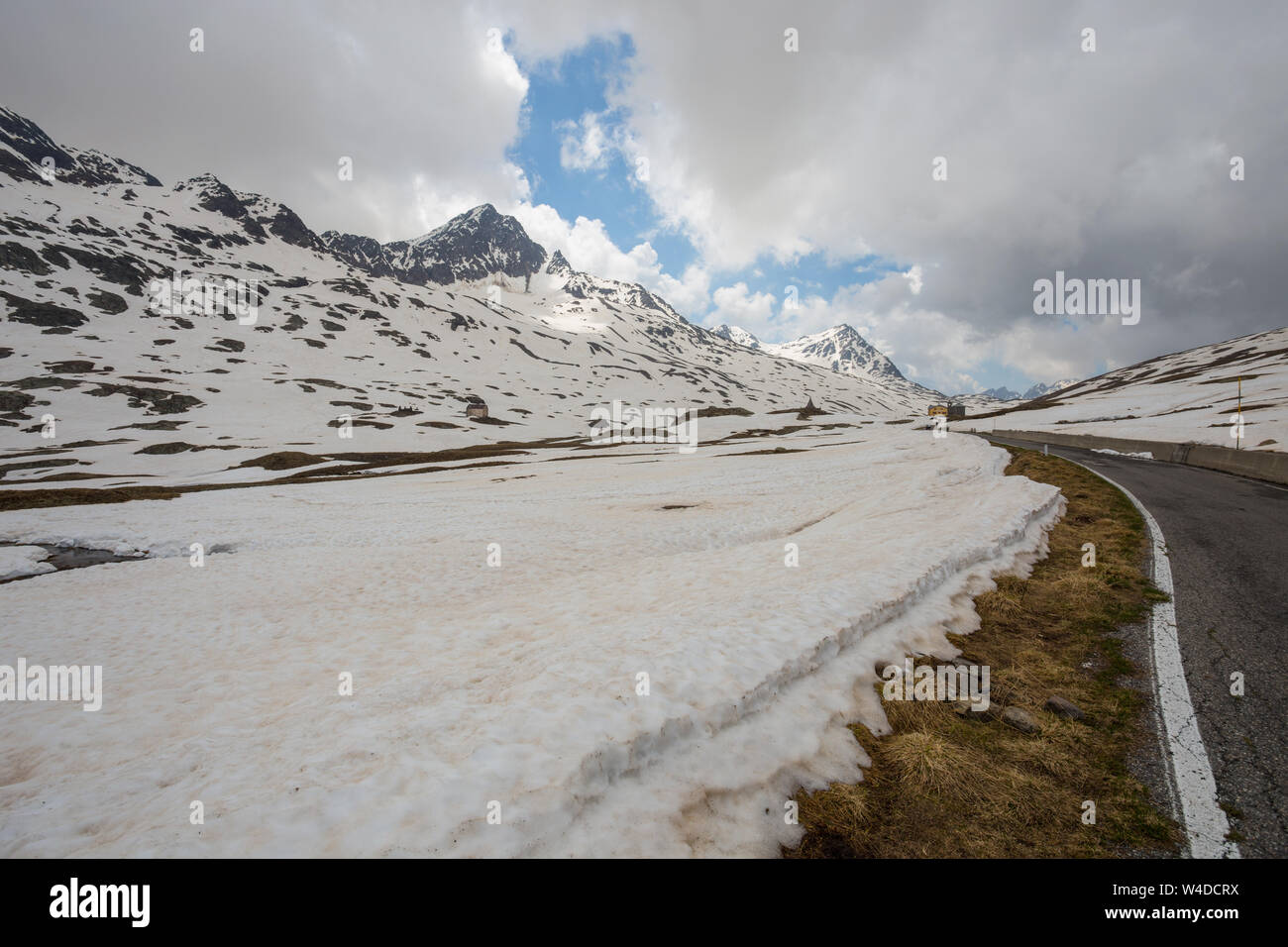 Vista dal Passo Gavia, un valico alpino del sud delle Alpi Retiche, segna il confine amministrativo tra le province di Sondrio e Brescia Foto Stock