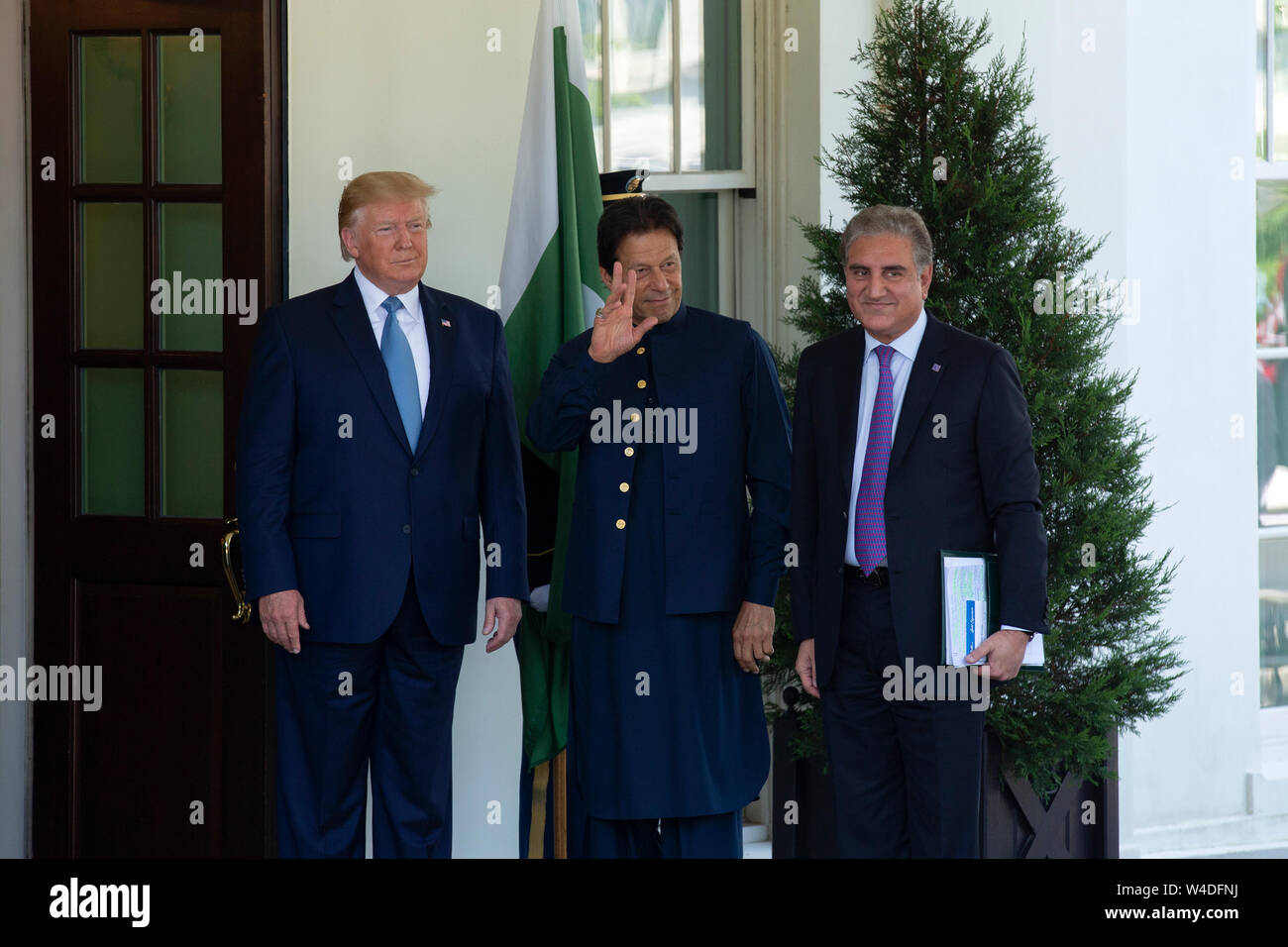 Il Presidente degli Stati Uniti, Trump saluta il Primo Ministro della Repubblica islamica del Pakistan Imran Khan come egli arriva alla Casa Bianca a Washington DC, USA su luglio 22, 2019. Credito: Stefani Reynolds/CNP /MediaPunch Foto Stock