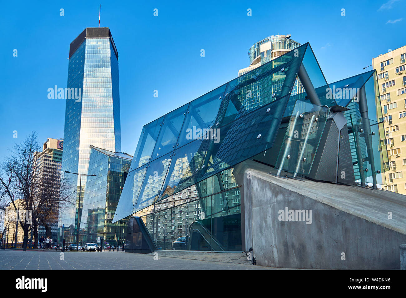 Varsavia, Polonia - Marzo 05, 2017: Q22 è un ufficio neomodern grattacielo a Varsavia dal polacco immobiliare di Echo e di investimento progettato da AP Foto Stock