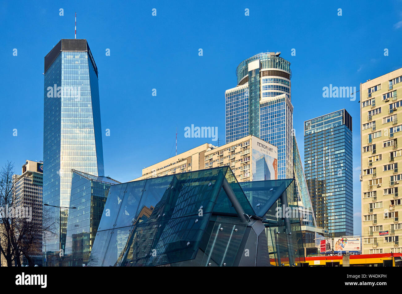 Varsavia, Polonia - Marzo 05, 2017: Q22 è un ufficio neomodern grattacielo a Varsavia dal polacco immobiliare di Echo e di investimento progettato da AP Foto Stock