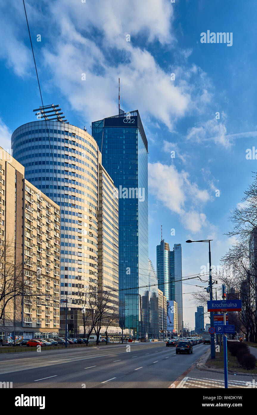 Varsavia, Polonia - Marzo 05, 2017: Q22 è un ufficio neomodern grattacielo a Varsavia dal polacco immobiliare di Echo e di investimento progettato da AP Foto Stock