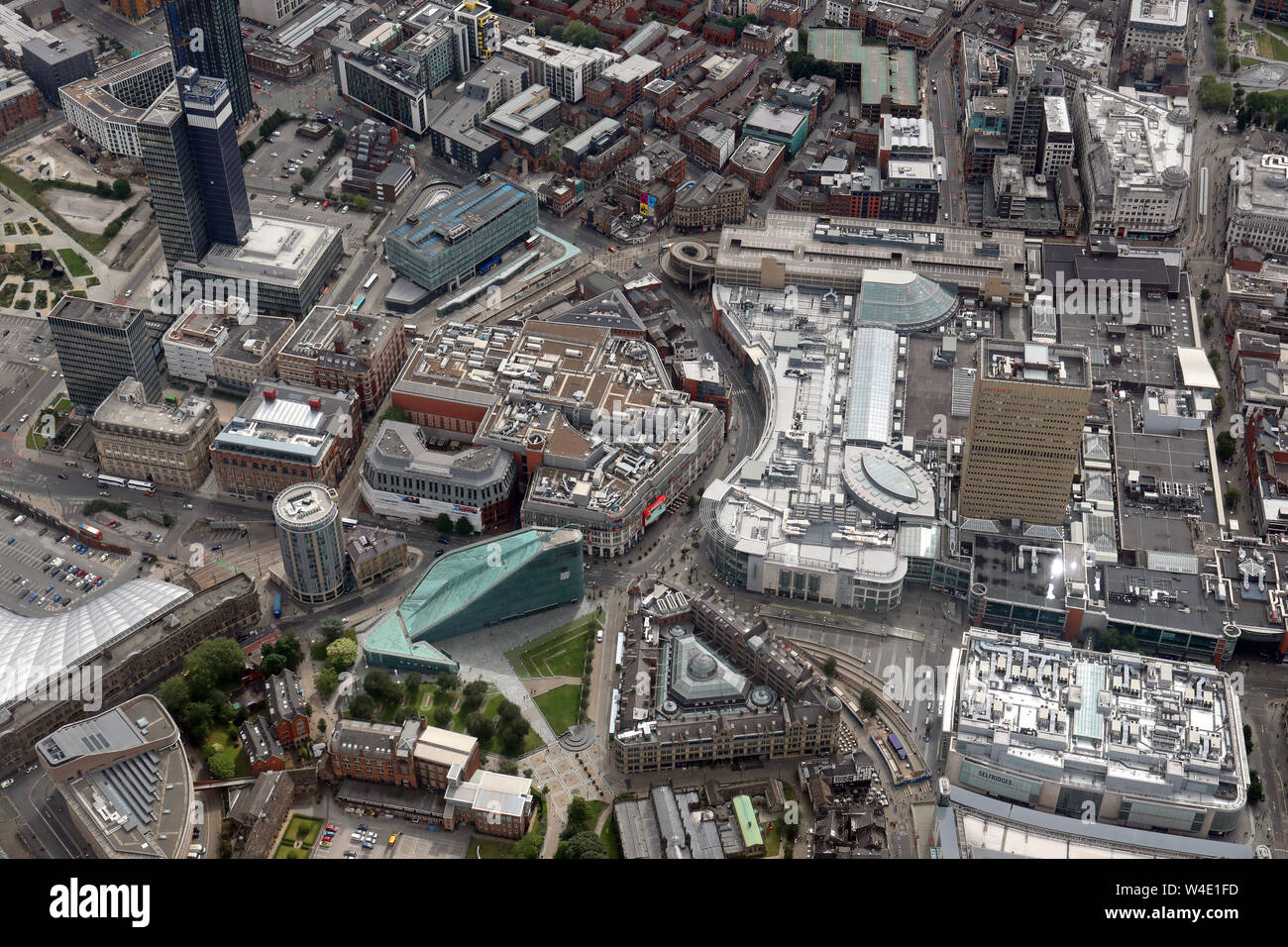 Vista aerea del centro città di Manchester che mostra Museo Nazionale del Calcio, Corn Exchange & Manchester Arndale Shopping Centre Foto Stock