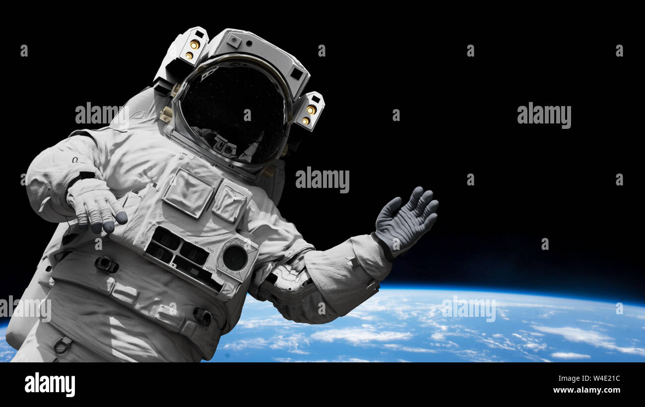 Astronauta sventolare durante una passeggiate spaziali in orbita del pianeta terra Foto Stock