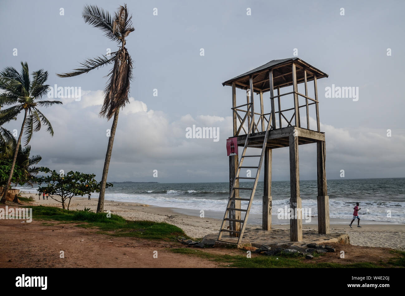 Guida presso Lumley Beach, Sierra Leone, Freetown nel 2014 Foto Stock