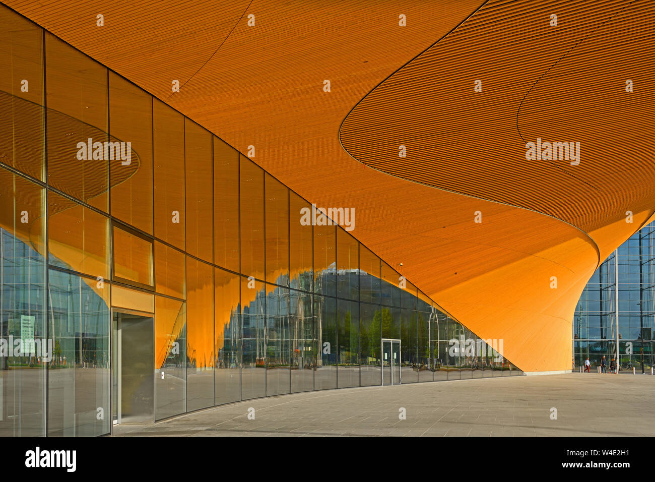 Helsinki Biblioteca Centrale Oodi, vivere luogo di ritrovo a Kansalaistori Square, proprio nel cuore di Helsinki. Entrata principale Foto Stock