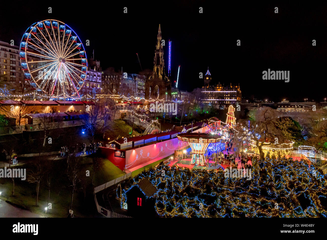 Natale/Hogmanay street entertainment, Edimburgo Foto Stock