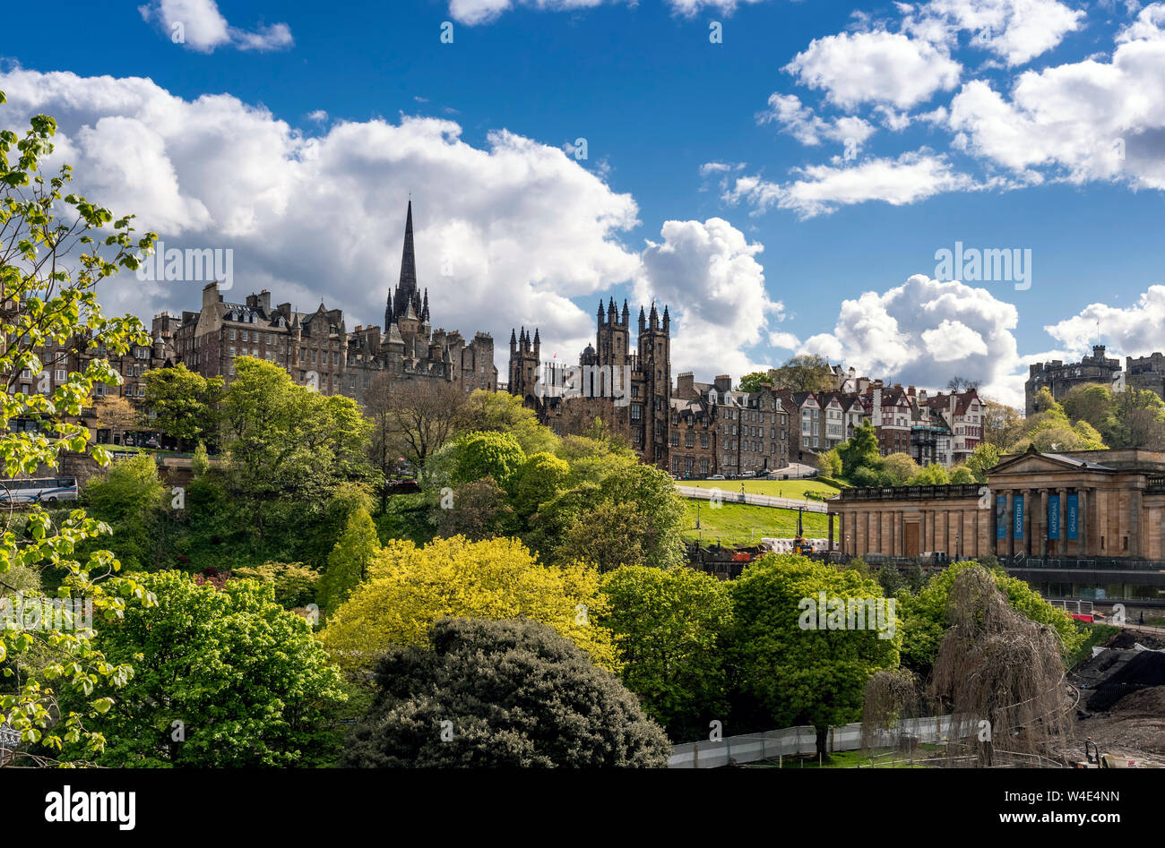 Il tumulo da Princes St, Edimburgo Foto Stock
