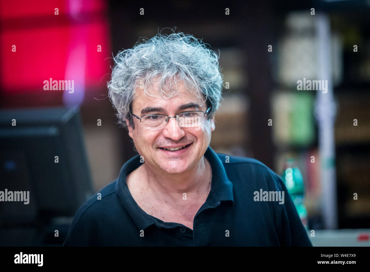 Il fisico teorico italiano Carlo Rovelli durante un evento a Bologna (Italia) nel 2015 Foto Stock