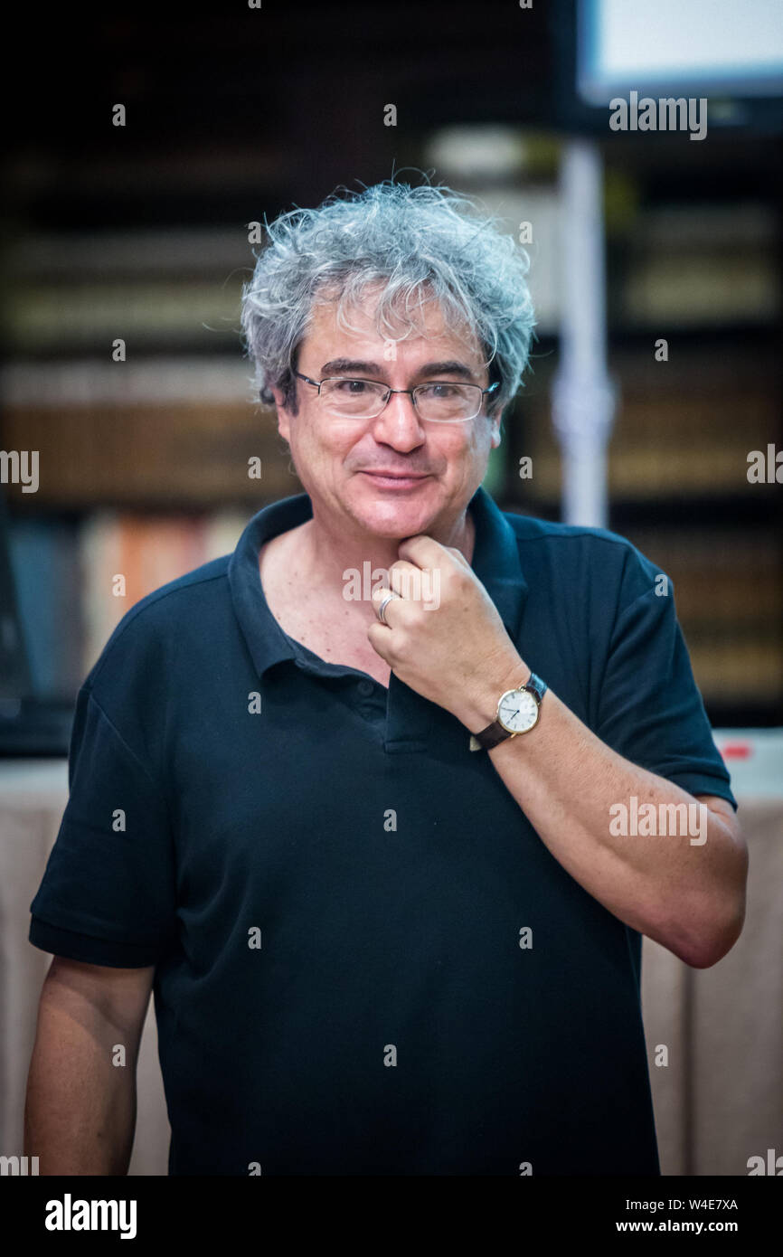 Il fisico teorico italiano Carlo Rovelli durante un evento a Bologna (Italia) nel 2015 Foto Stock