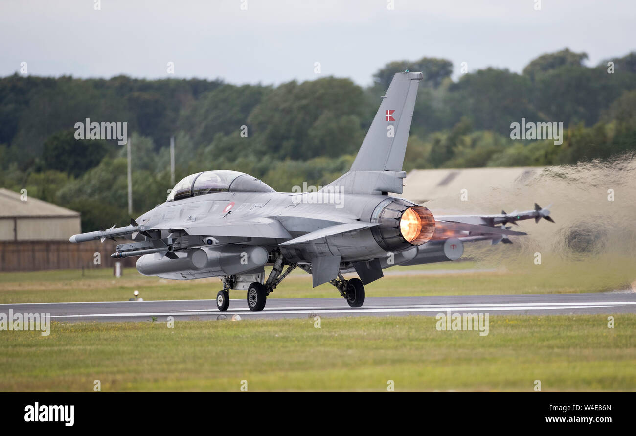 F-16D fighter preparando per prendere il via al 2019 RIAT air show, Fairford, Gloucestershire, UK Foto Stock