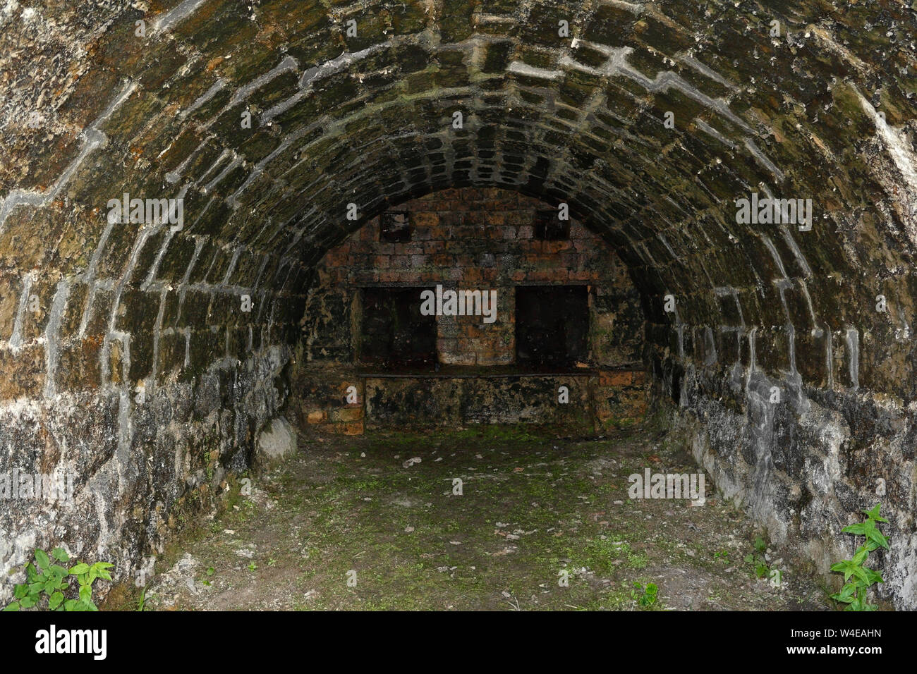 L'interno di una conservata fornace da calce a Millers Dale Derbyshire, England Regno Unito Foto Stock