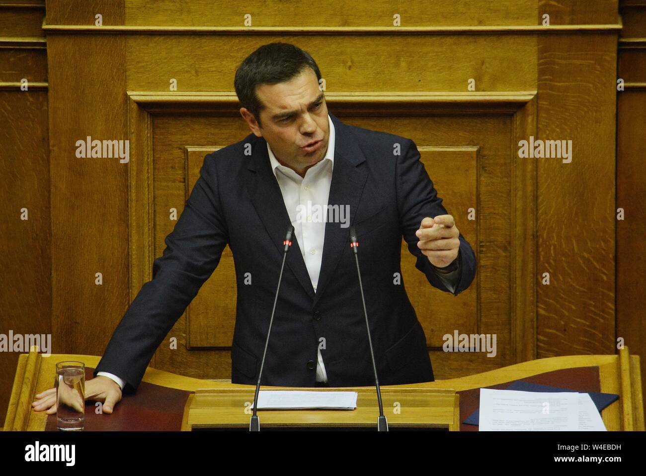 Presidente di SYRIZA, Alexis Tsipras, parla durante il primo giorno di dichiarazioni sulla politica del nuovo governo greco al Parlamento greco ad Atene. Foto Stock