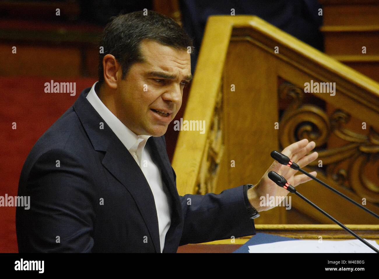 Presidente di SYRIZA, Alexis Tsipras, parla durante il primo giorno di dichiarazioni sulla politica del nuovo governo greco al Parlamento greco ad Atene. Foto Stock