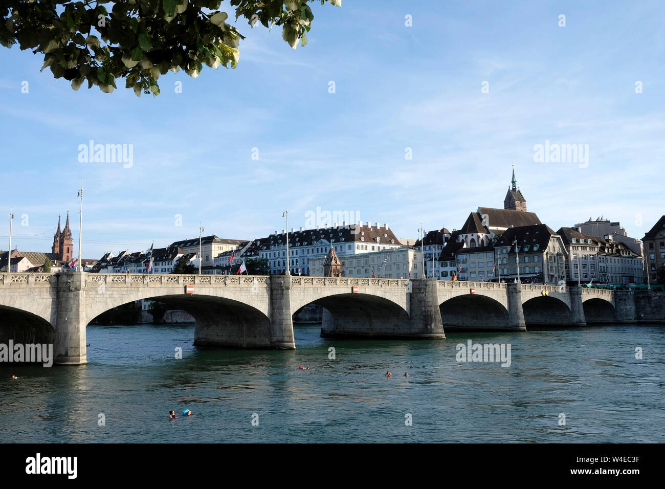 Una vista generale del ponte centrale di Basilea, Svizzera Foto Stock
