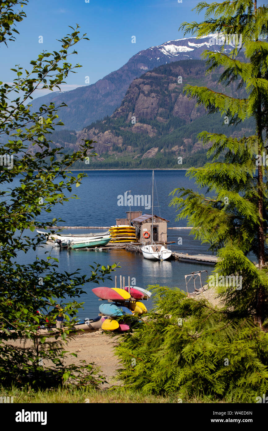 Casa-barca a Strathcona Park Lodge in Strathcona Provincial Park, vicino a Campbell River, Isola di Vancouver, British Columbia, Canada Foto Stock