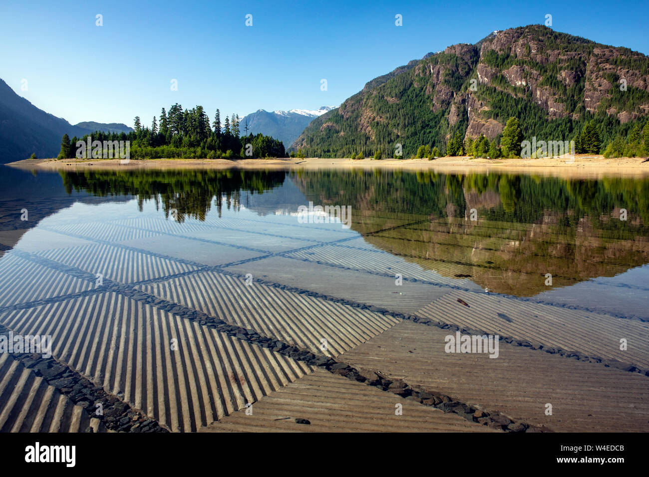 Rampa in barca al Lago Buttle - Strathcona Provincial Park, vicino a Campbell River, Isola di Vancouver, British Columbia, Canada Foto Stock