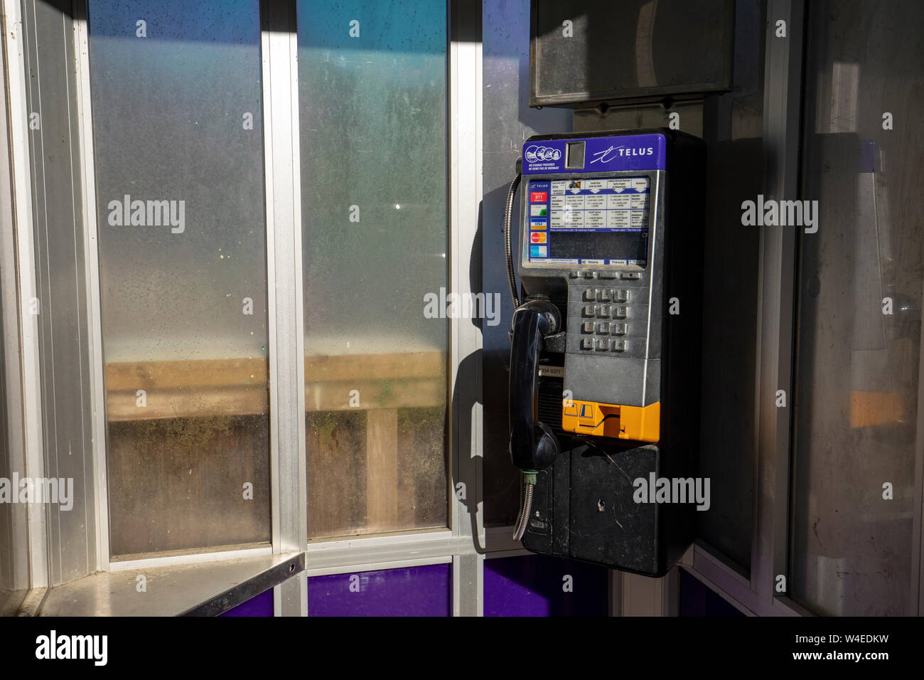 Telus publifon a Westview Marina in Tahsis, vicino Gold River, Isola di Vancouver, British Columbia, Canada Foto Stock