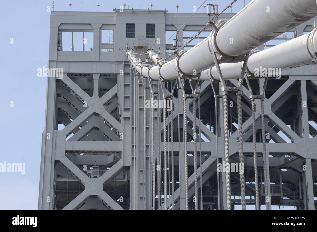 GWB: Un viaggio dal New Jersey a New York a piedi attraverso il ponte George Washington, offre una prospettiva unica della struttura famosa in tutto il mondo. Foto Stock