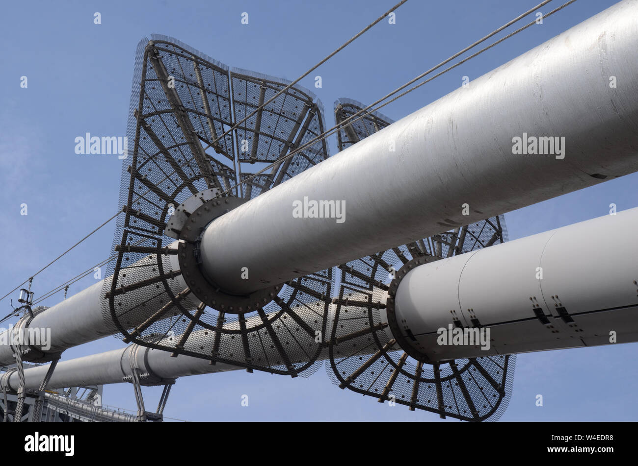 GWB: Un viaggio dal New Jersey a New York a piedi attraverso il ponte George Washington, offre una prospettiva unica della struttura famosa in tutto il mondo. Foto Stock