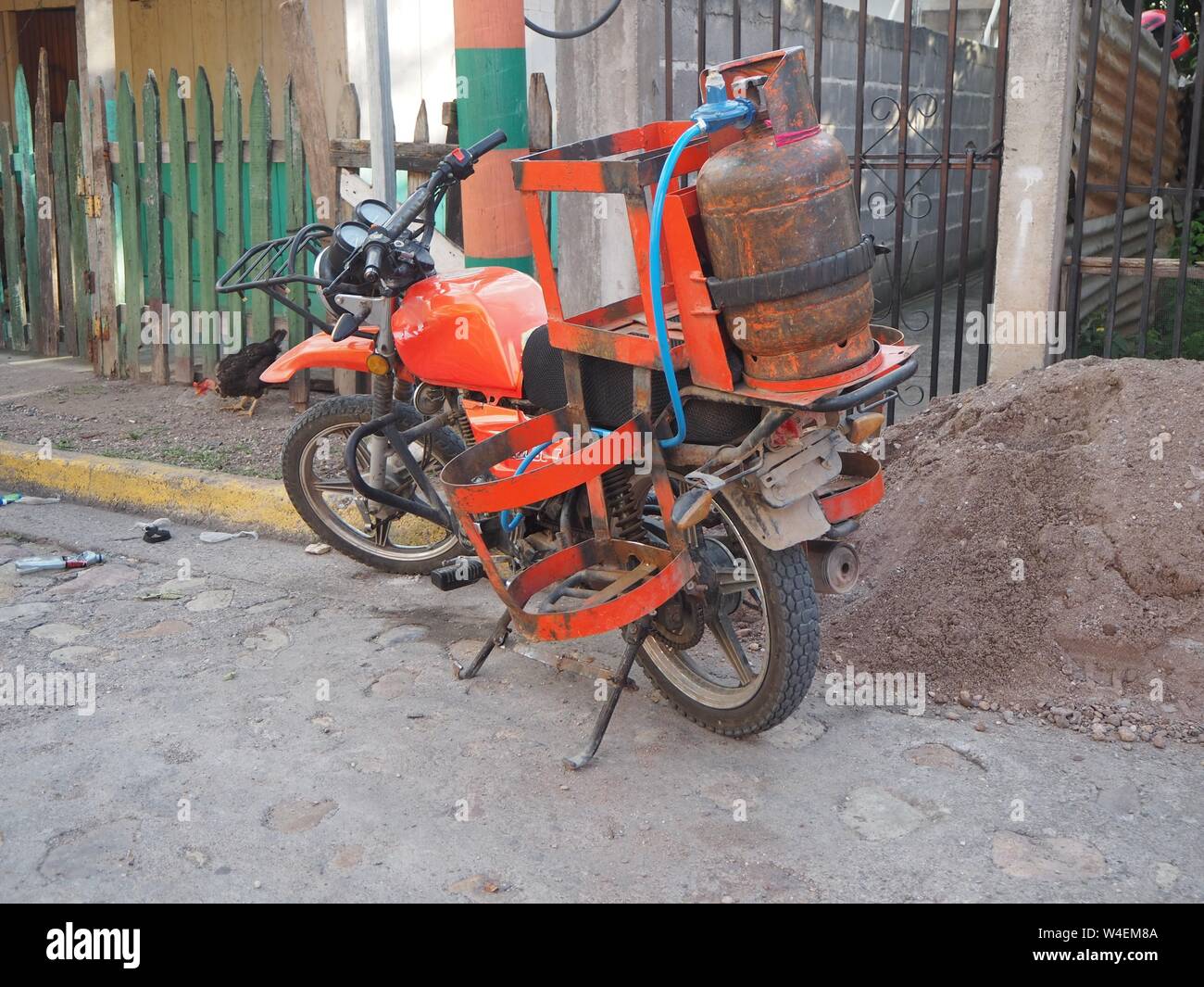 Motore bici convertita a gas gpl. di erogazione di gas in America centrale - Honduras Caraibi Foto Stock