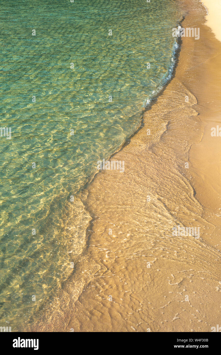Mare tropicale e Sfondo sabbia dal di sopra Foto Stock