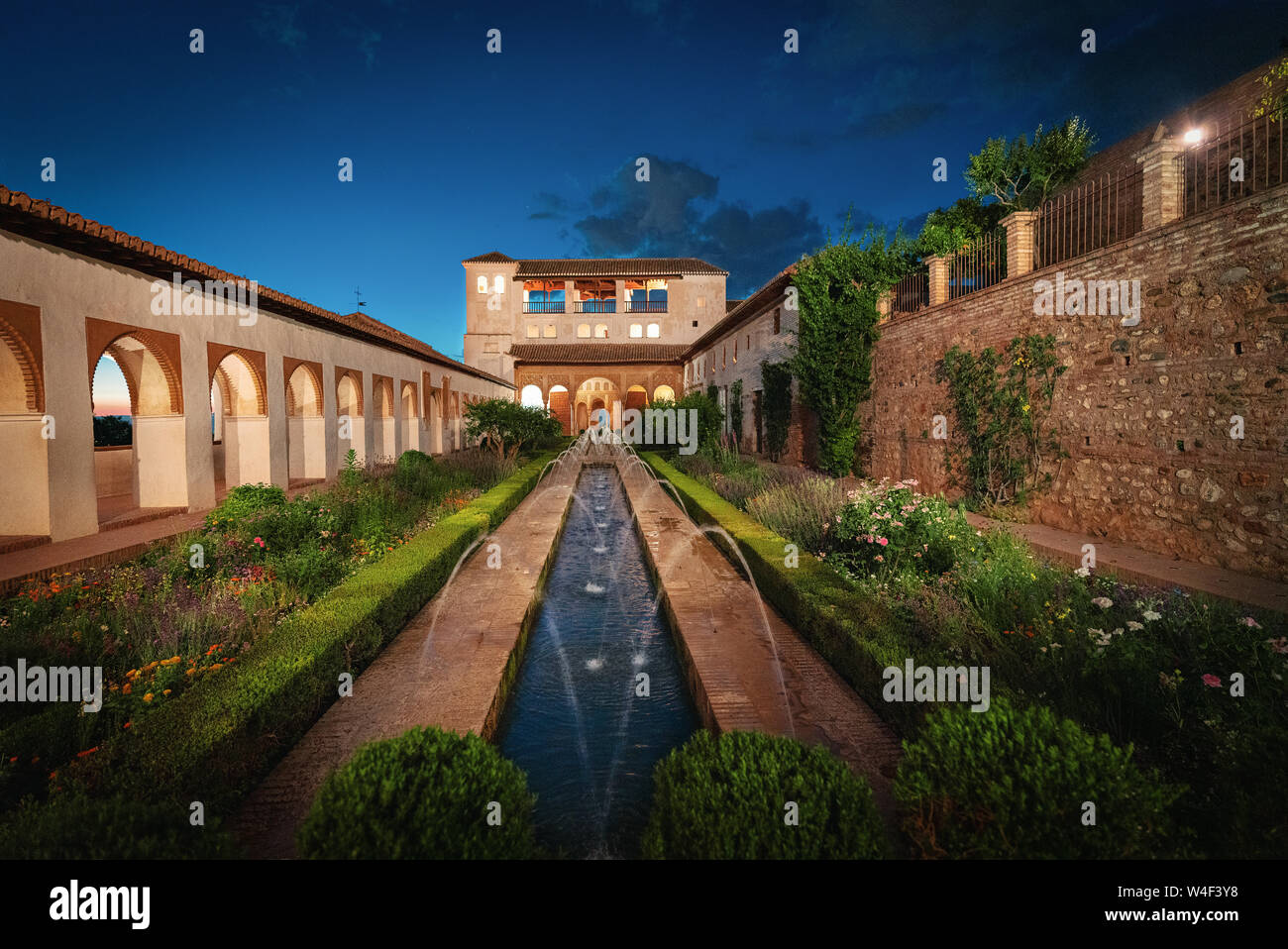 Generalife palazzo della Alhambra di notte - Granada, Andalusia, Spagna Foto Stock