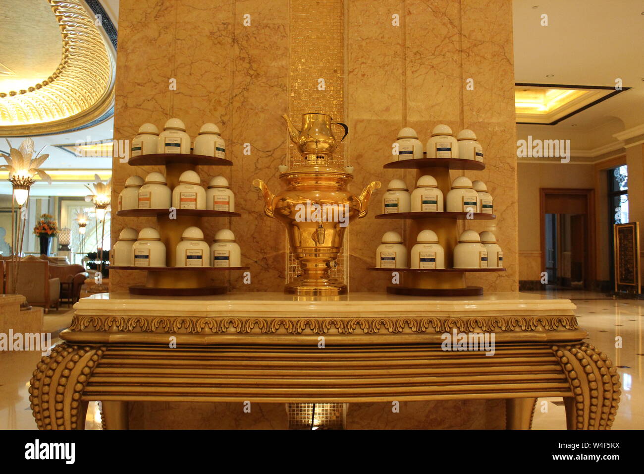 Diversi tipi di tè disponibili presso l'Emirates Palace di Abu Dhabi Foto Stock