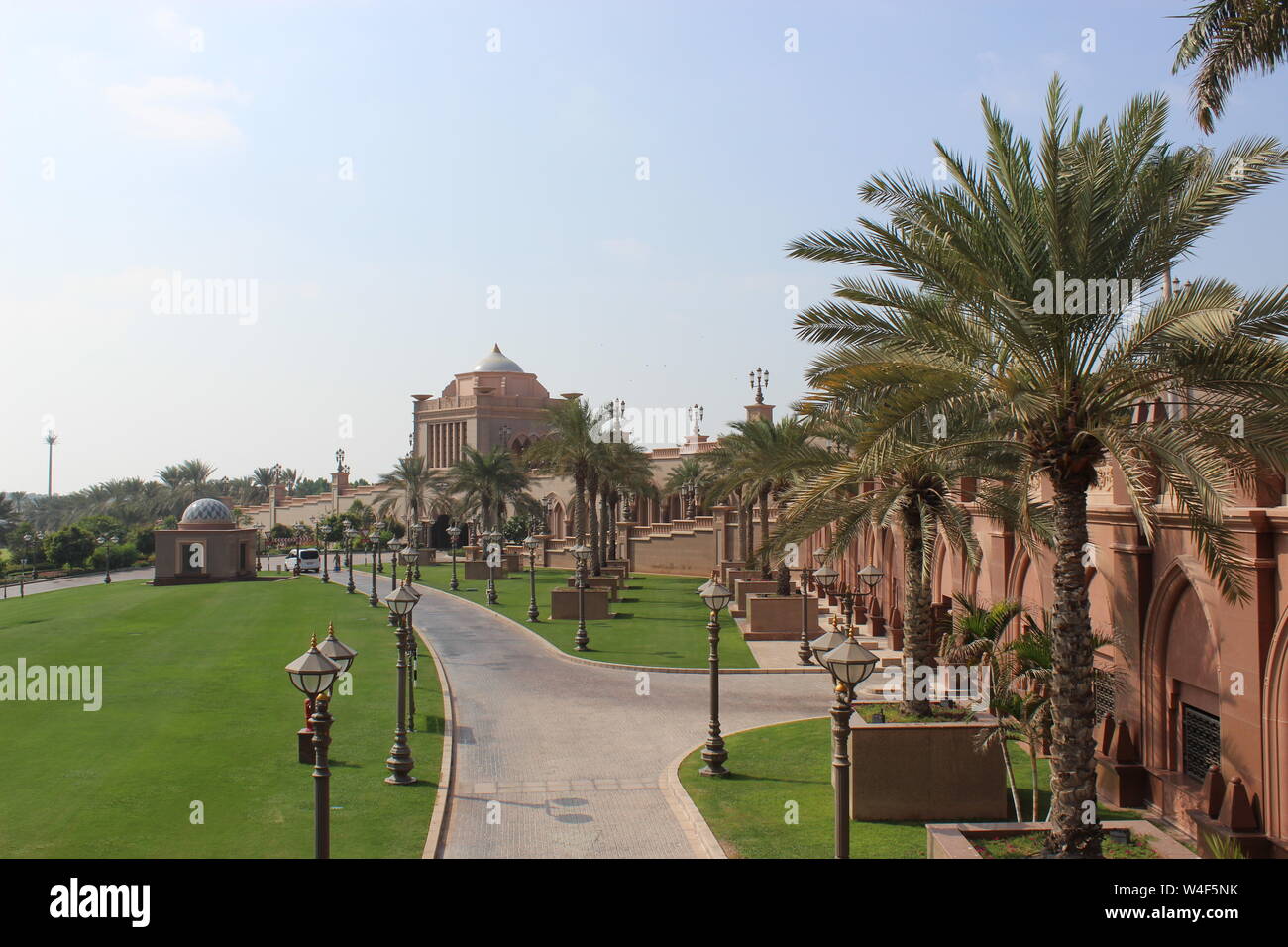 Al di fuori di Emirates Palace, Abu Dhabi, Emirati arabi uniti Foto Stock