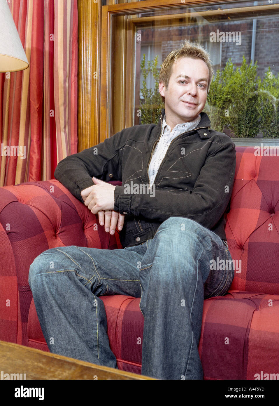 Julian Clary comico inglese fotografato il Covent Garden Hotel, Londra, Inghilterra, Regno Unito. Foto Stock