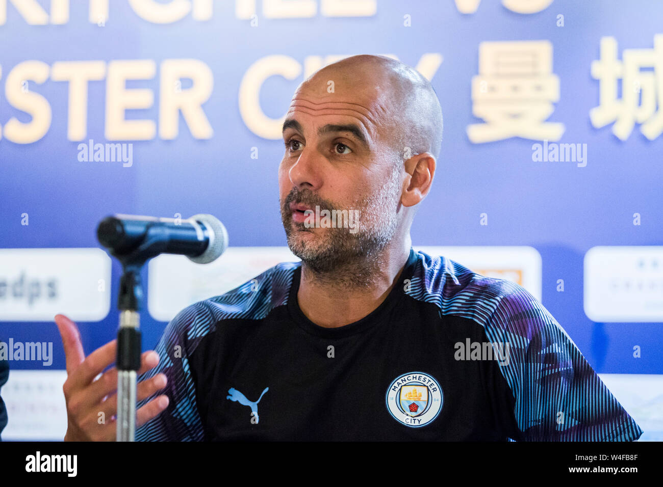 Hong Kong, Cina. 23 Luglio, 2019. Premier League club Manchester CityÕs star player Raheem Sterling e Manager Pep Guardiola (nella foto) si incontrano i media cinesi presso il Grand Hyatt di Wan Chai Credito: Hong Kong Photo News Alamy Live News Foto Stock
