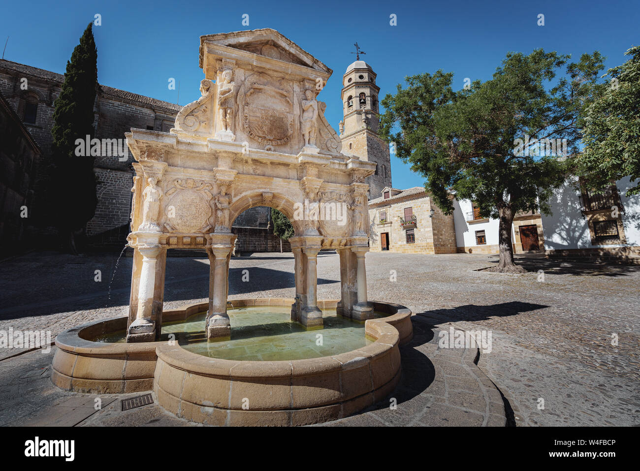 La Piazza Santa Maria e la fontana e la Cattedrale di Baeza - Baeza, Provincia di Jaen, Andalusia, Spagna Foto Stock