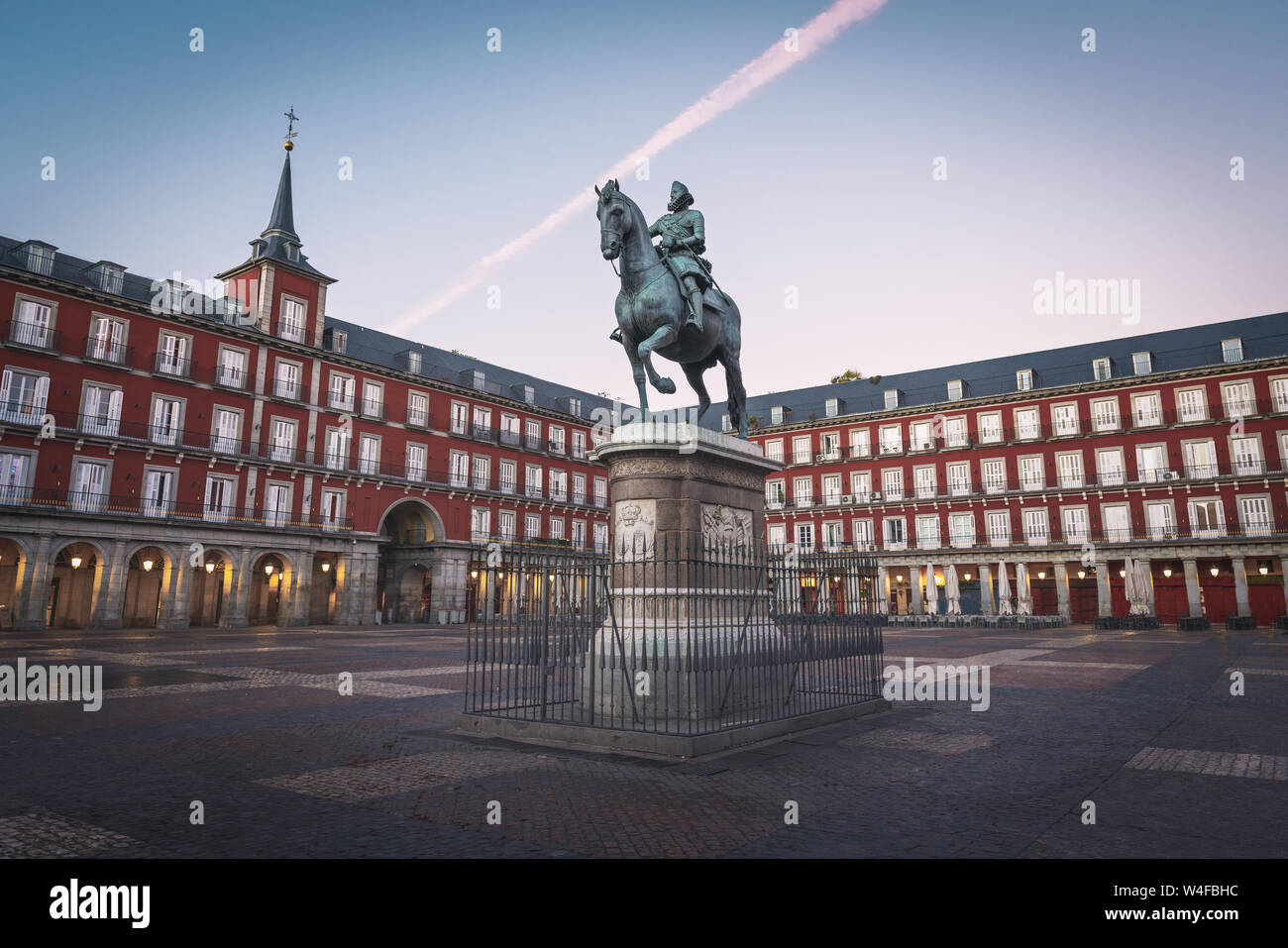 Plaza Mayor e il re Filippo III statua - Madrid, Spagna Foto Stock