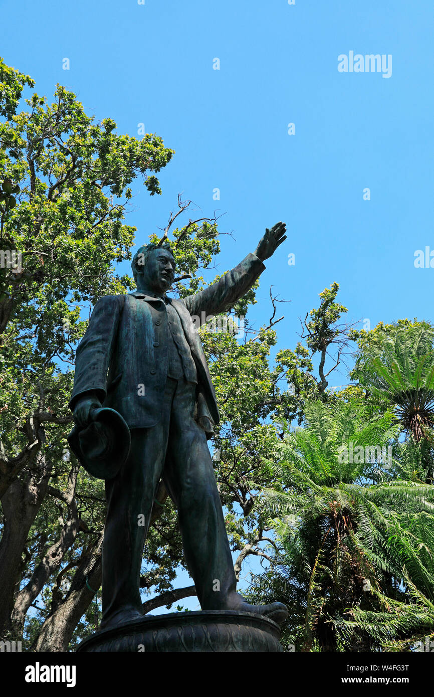 La statua di Cecil John Rhodes da Herbert Baker, fu eretto a società del giardino di Città del Capo in Sud Africa nel 1908. Foto Stock