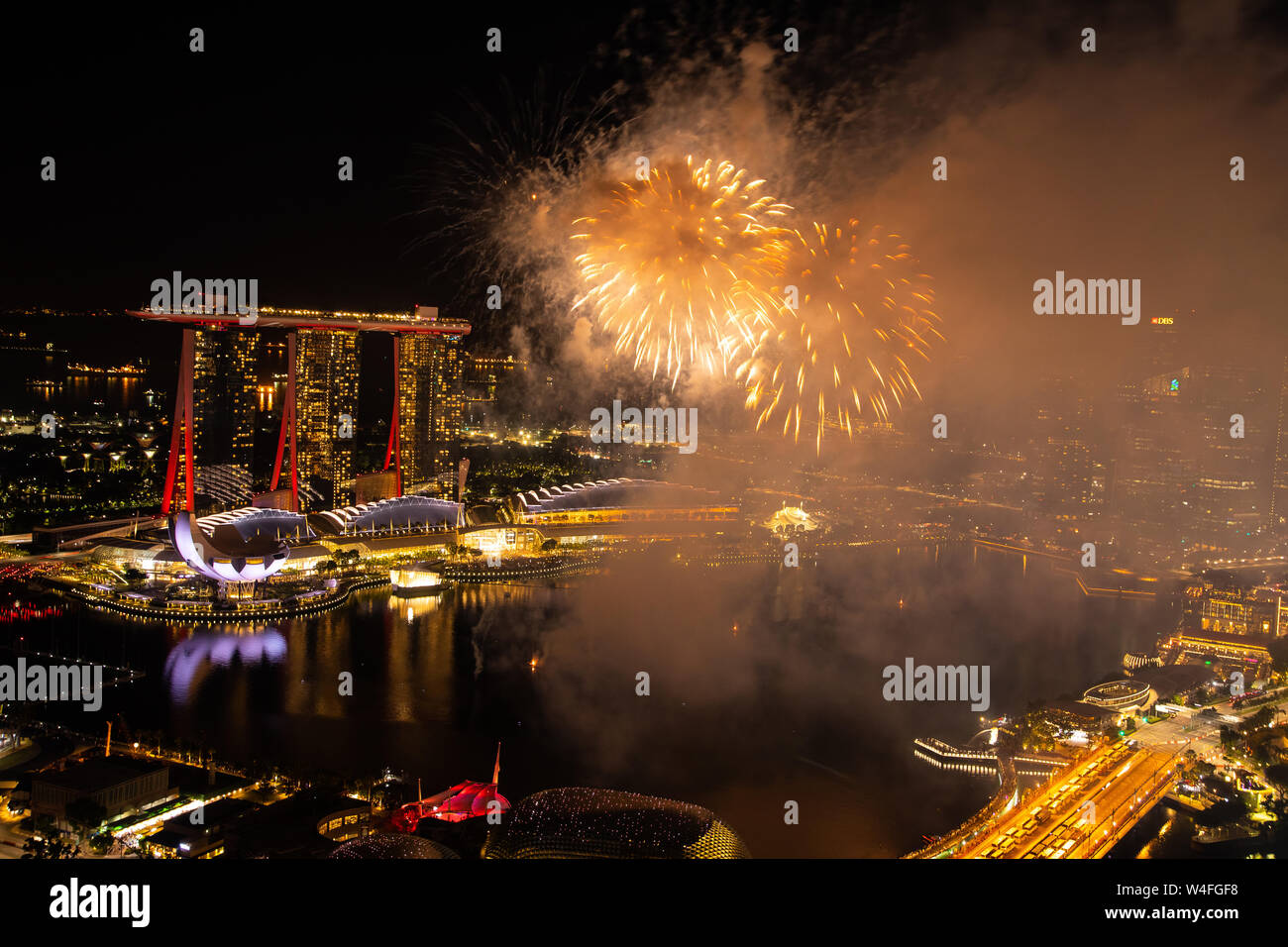 Fuochi d'artificio su marina bay singapore Foto Stock