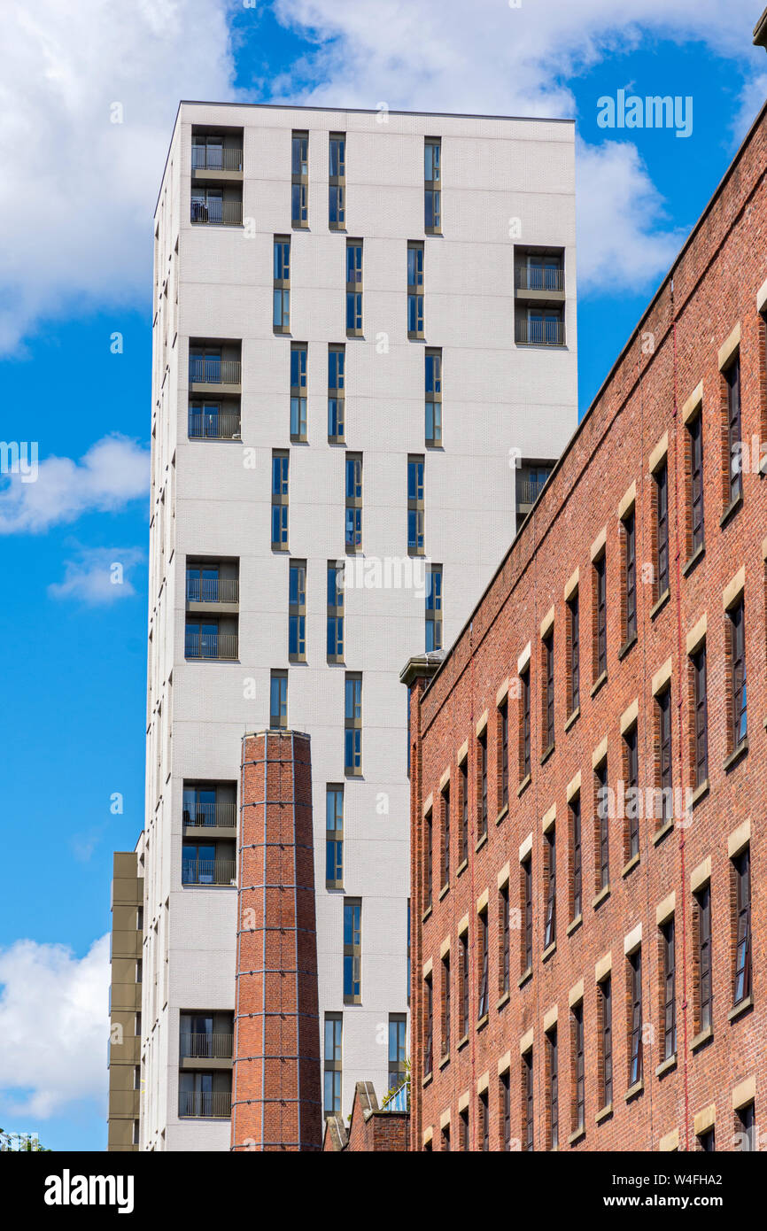 Il Cambridge Street Apartment Block e la ex fabbrica di Dunlop edificio (ora appartamenti), Cambridge Street, Manchester, Regno Unito Foto Stock