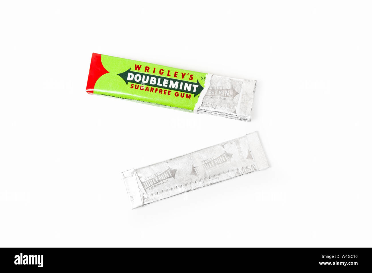 Chisinau in Moldova - Luglio 21, 2019: Doublemint chewing gum realizzati da Wrigley isolato su bianco Foto Stock