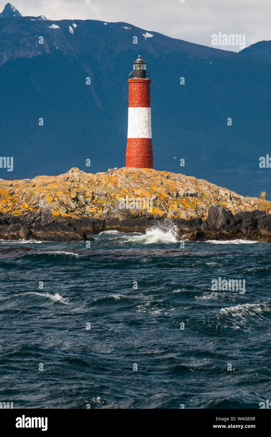 Faro su un isola nel Canale del Beagle, Ushuaia, Tierra del Fuego, Argentina, Sud America Foto Stock