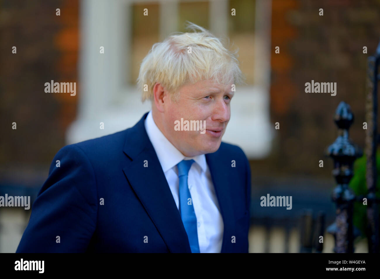 Londra, Regno Unito. Luglio 23rd. Boris Johnson lascia la sua base in grande College Street, Westminster, dopo la sua elezione come leader del partito conservatore, e quindi il primo ministro Credito: PjrFoto/Alamy Live News Foto Stock