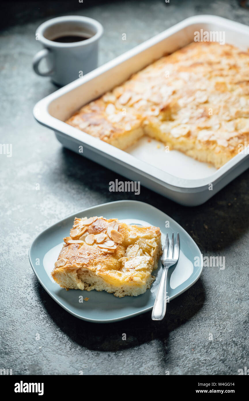 Butterkuchen, pasta lievitata con mandorle, lo zucchero e il burro topping Foto Stock