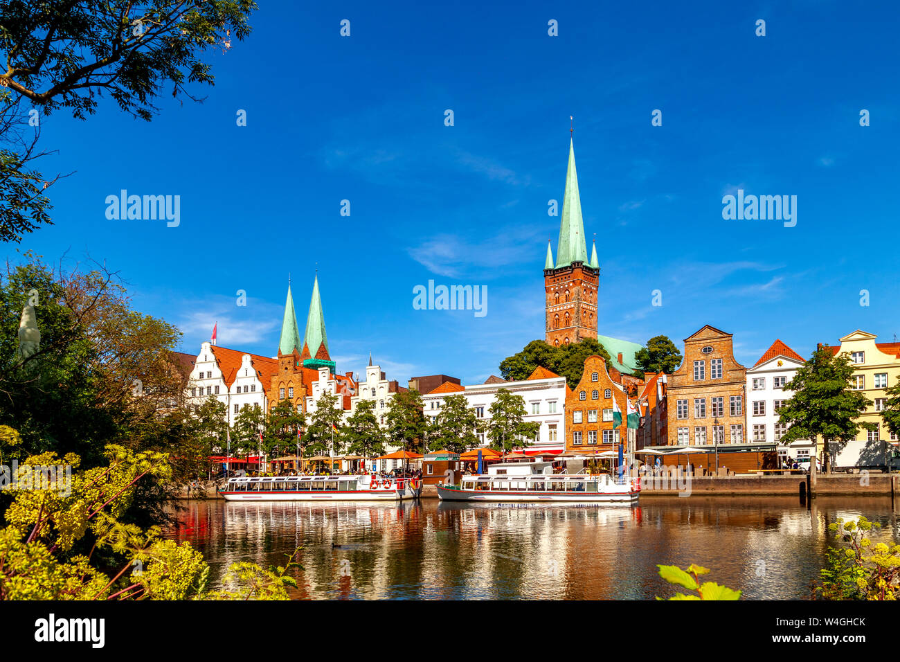 Vista di Lubeck a TRve river, Germania Foto Stock