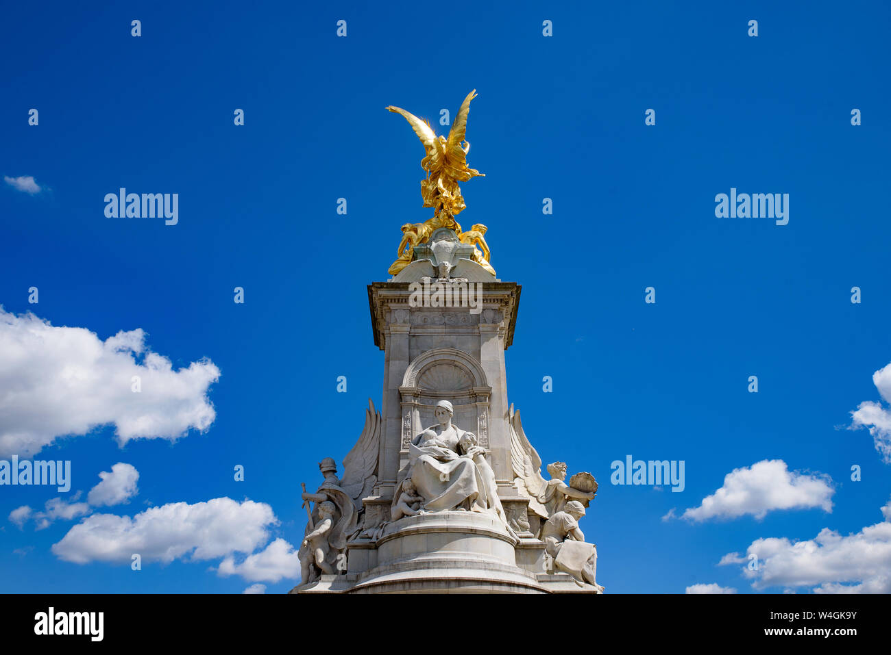 Victoria Memorial, un monumento alla regina Victoria, di fronte a Palazzo di Buckingham Foto Stock