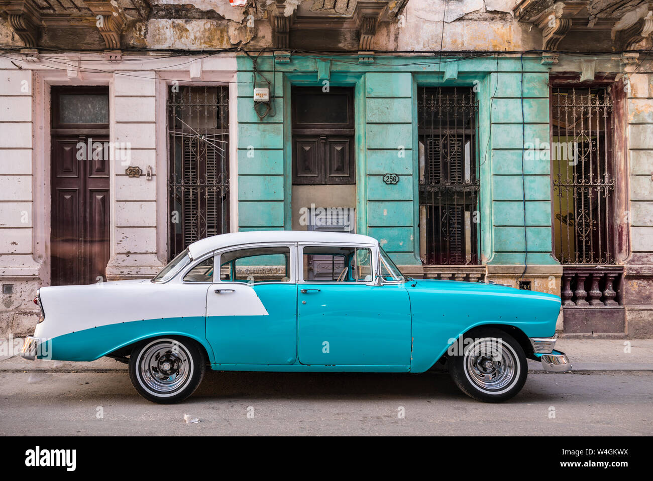 Parcheggiata l'auto d'epoca, Havana, Cuba Foto Stock